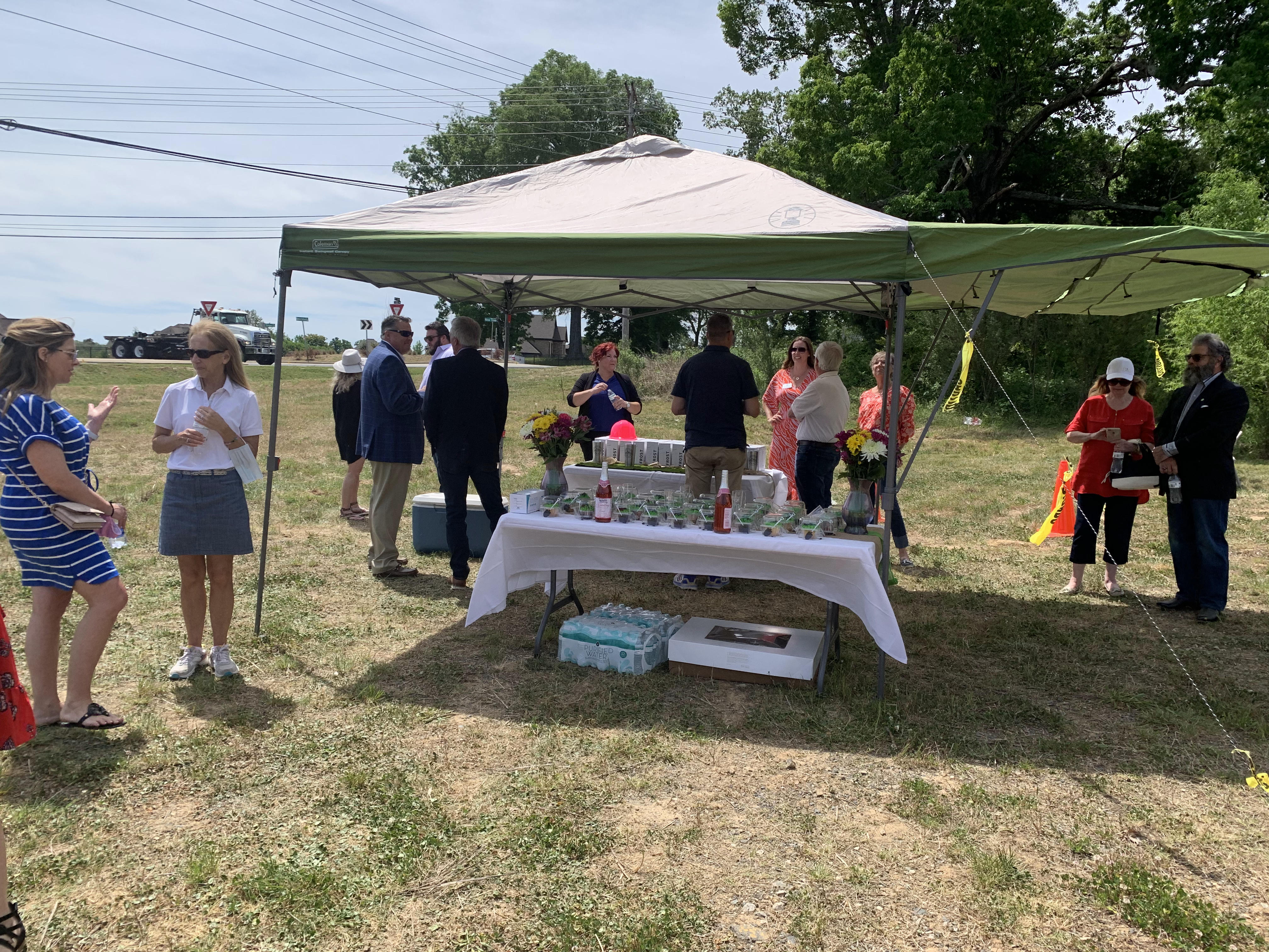 Tent with refreshments and gifts. Tent with refreshments and gifts.